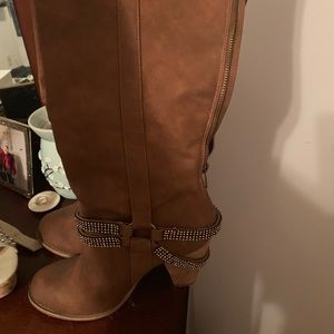Not rated zip up boot